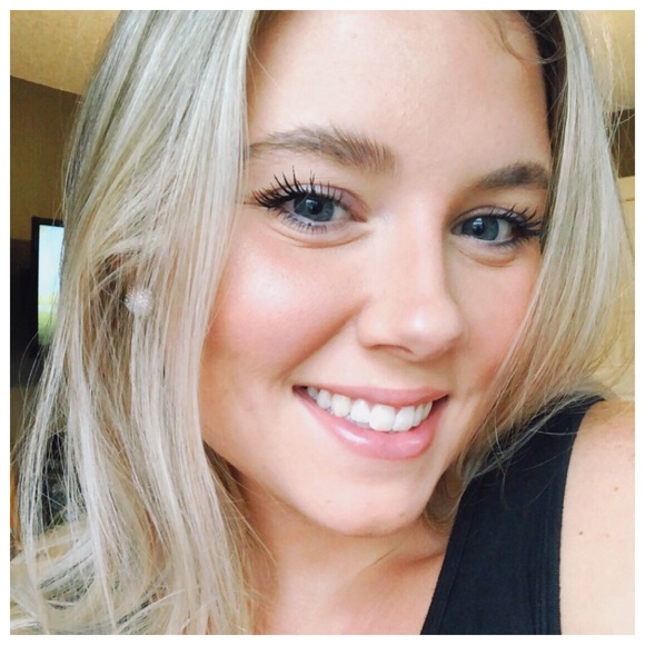 Meet your Posher, Jessica - Picture 3 of 3